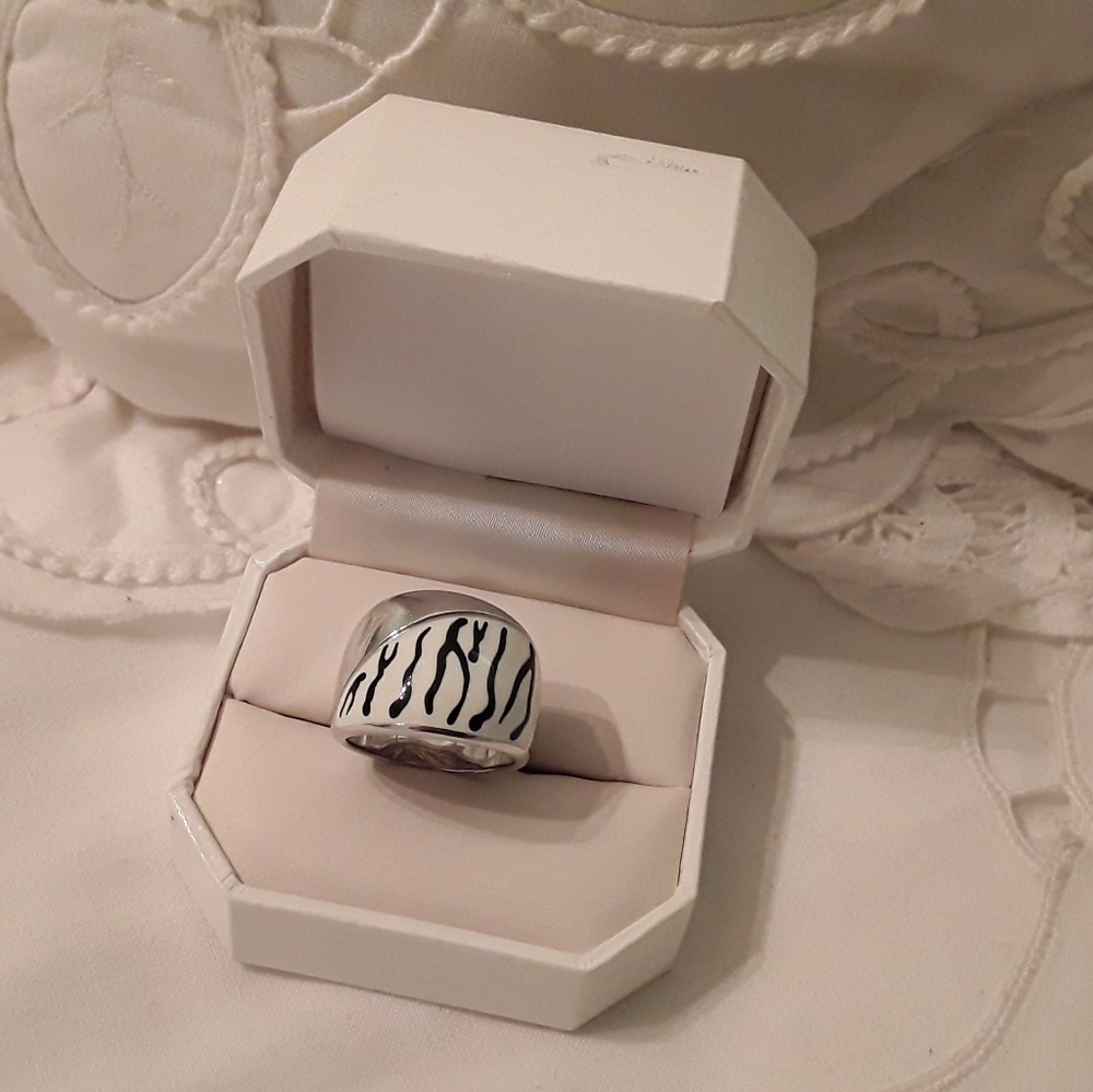 925 STERLING BLACK & WHITE PROCELAIN WIDE BAND 8